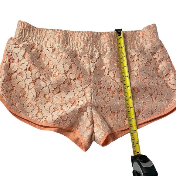 Princess Vera Wang Women’s Peach and Lace Athletic Shorts Size Small - Picture 6 of 11